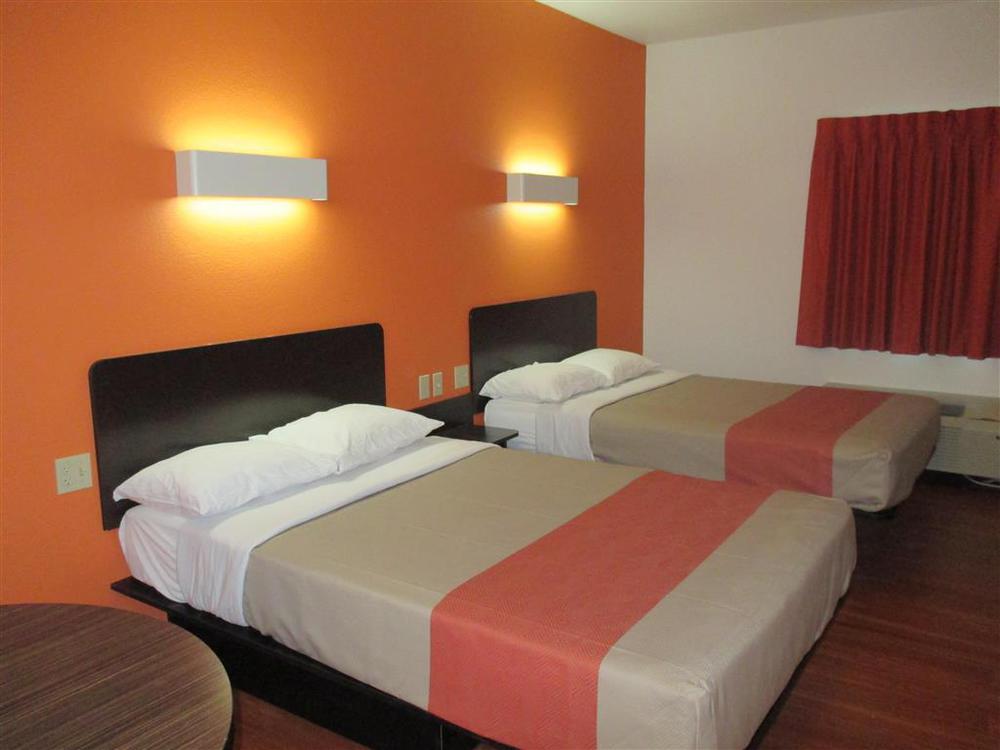Motel 6 Wilkes Barre Arena Phòng bức ảnh